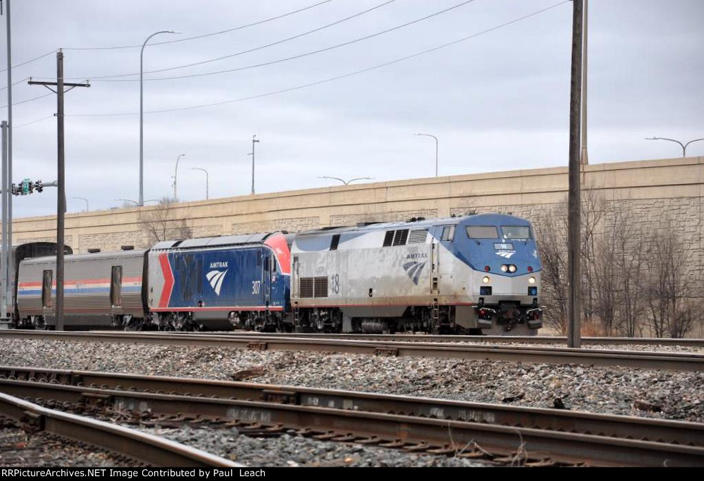 "Empire Builder" rolls east